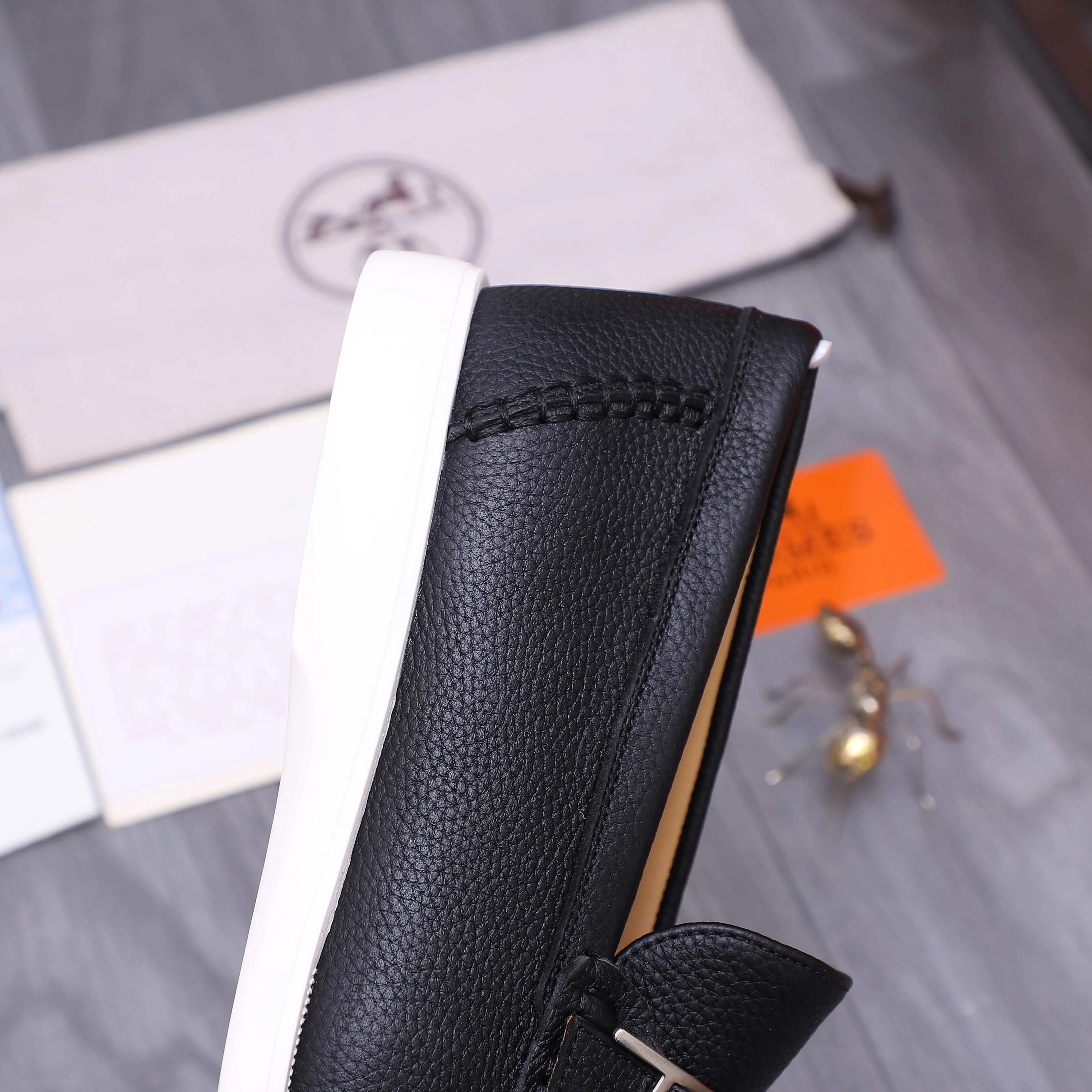 Men's shoes 💰p560 Product trademark: HERMES "Hermes" casual slip-on men's shoes. Regular size: 38-46 (45.46 is custom-made and non-returnable) Product materials: Selected pebbled cowhide upper, cowhide lining, original foam rubber ultra-light sole